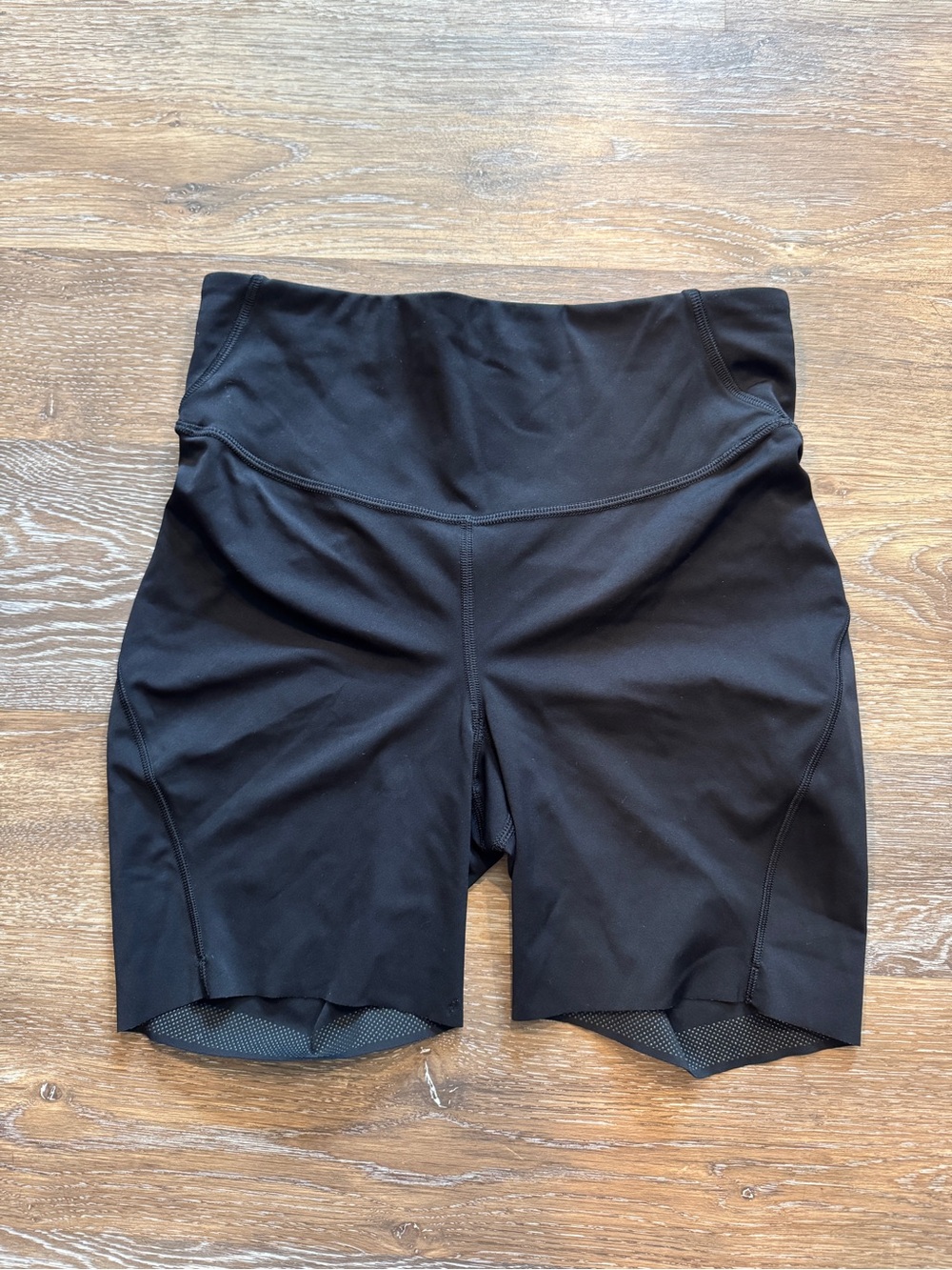 Lululemon Base Pace High Rise Short 6" size 6